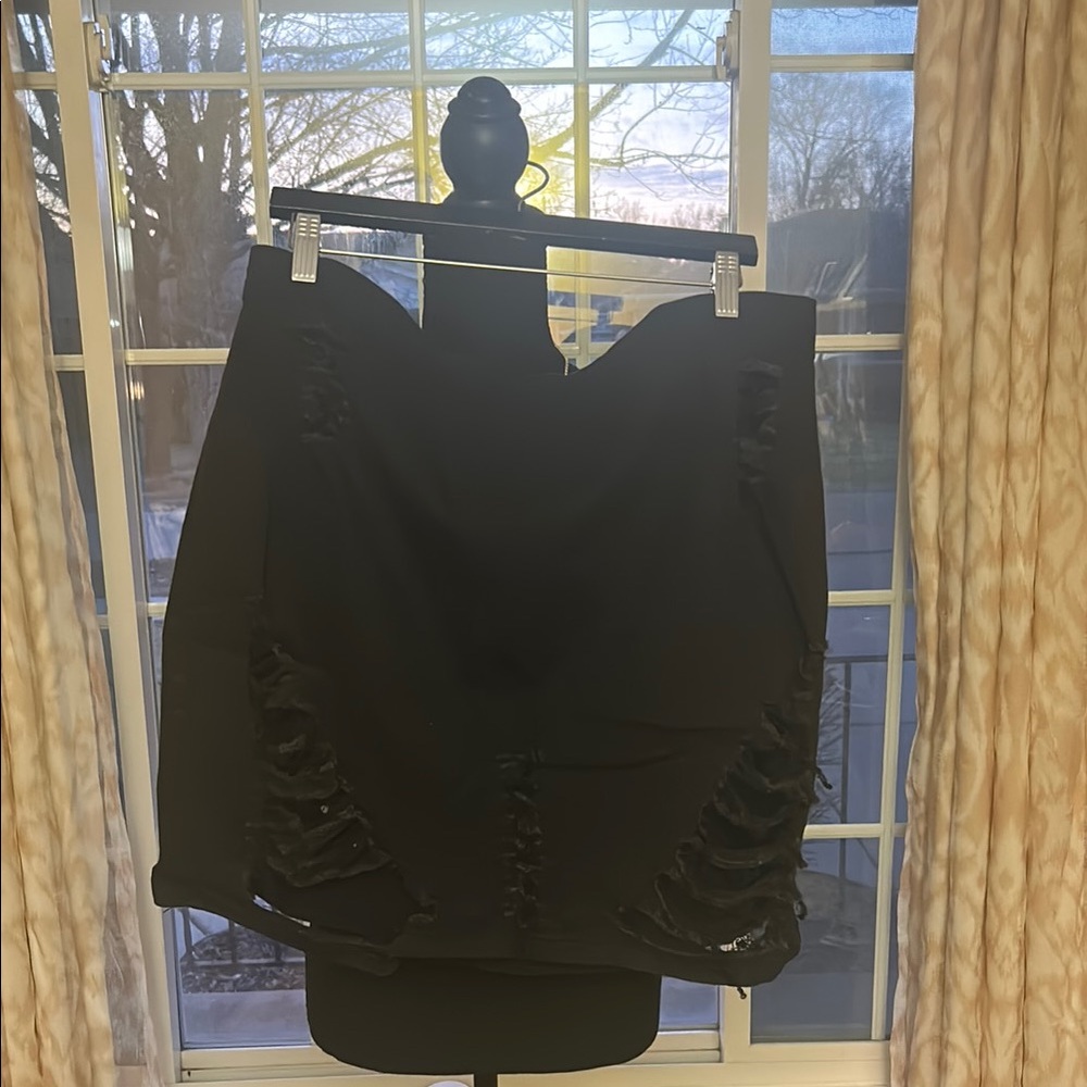 Pretty Little Things Black ripped mini Skirt